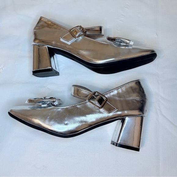 Elegant Silver Bow Heels - Picture 4 of 8
